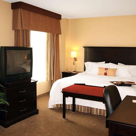 Hampton Inn & Suites Laval Exteriör bild