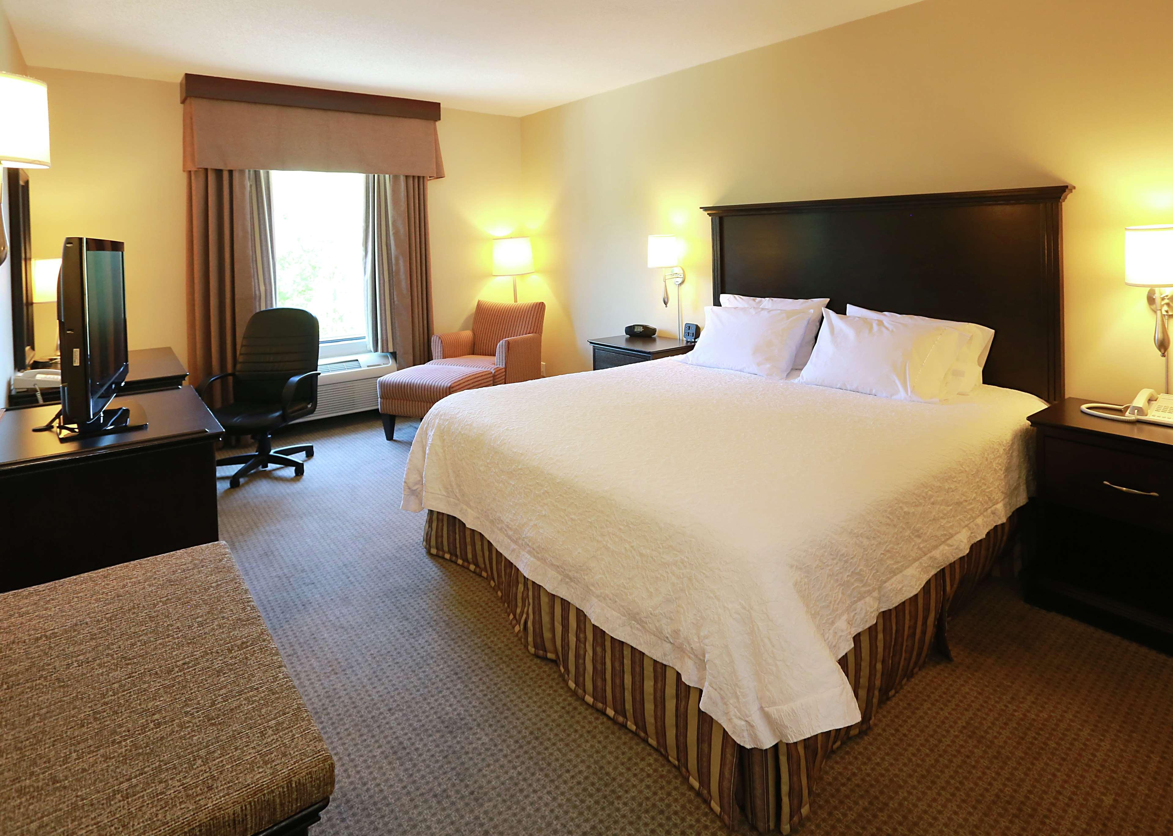Hampton Inn & Suites Laval Exteriör bild