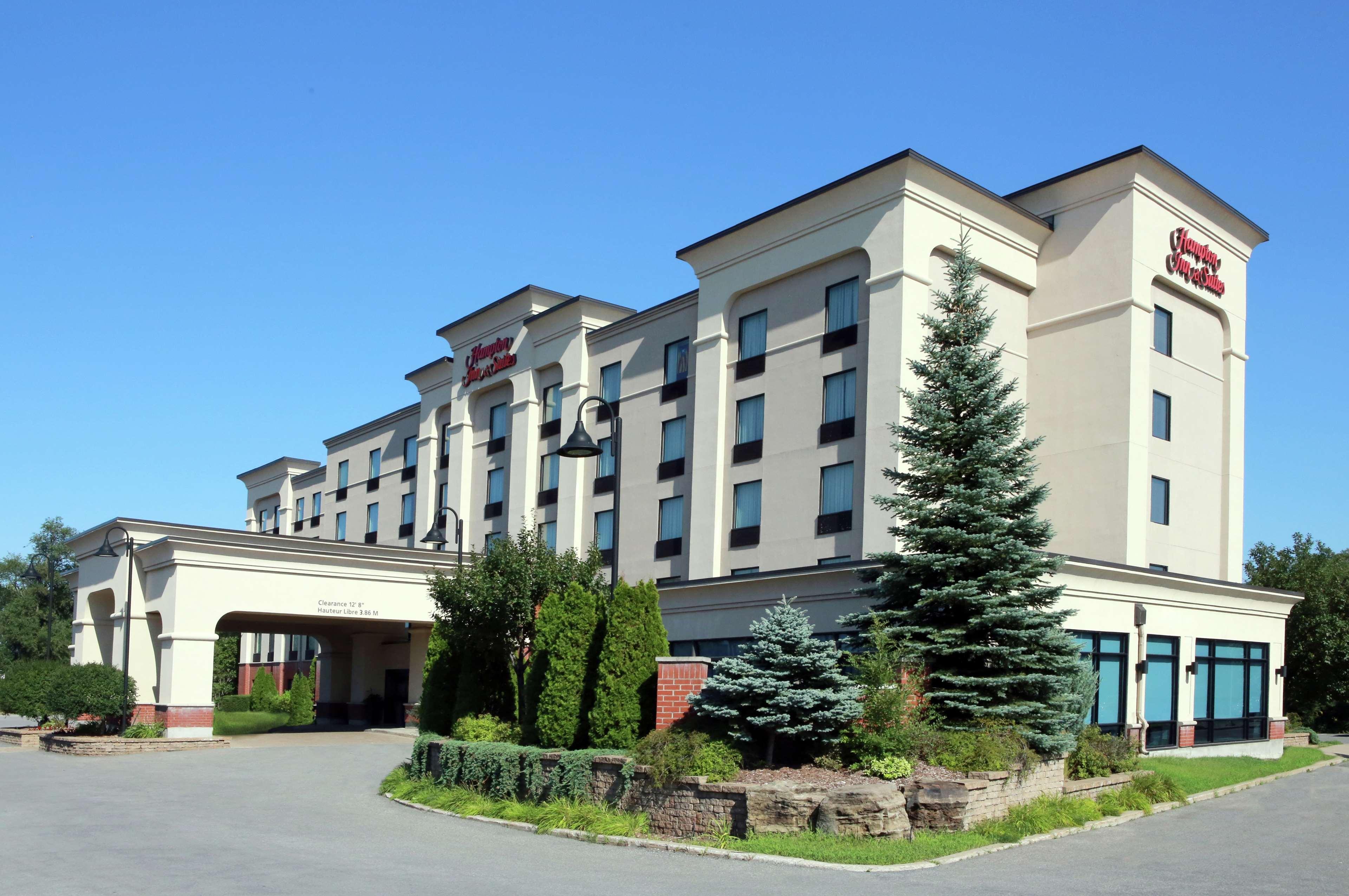Hampton Inn & Suites Laval Exteriör bild