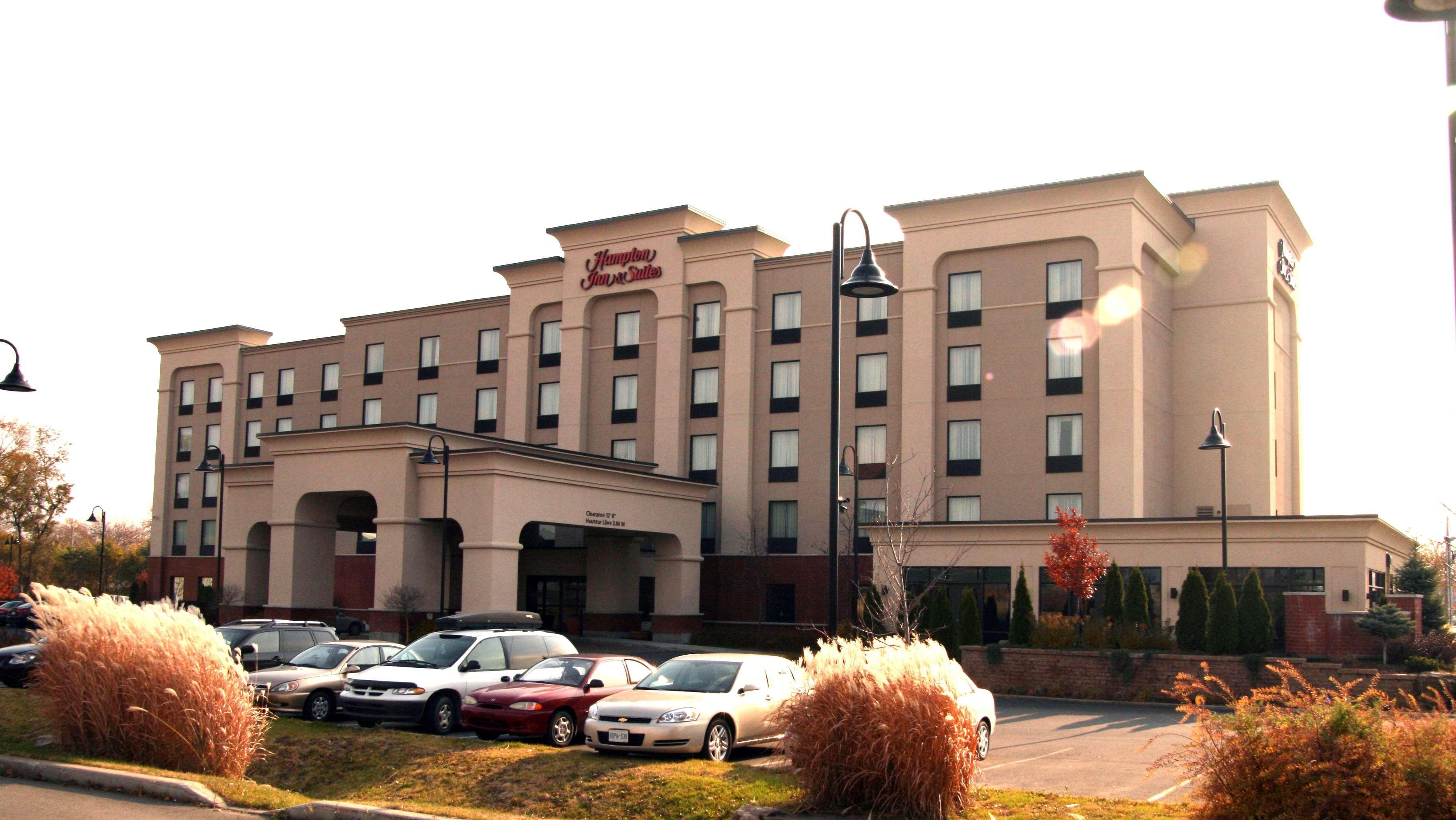 Hampton Inn & Suites Laval Exteriör bild
