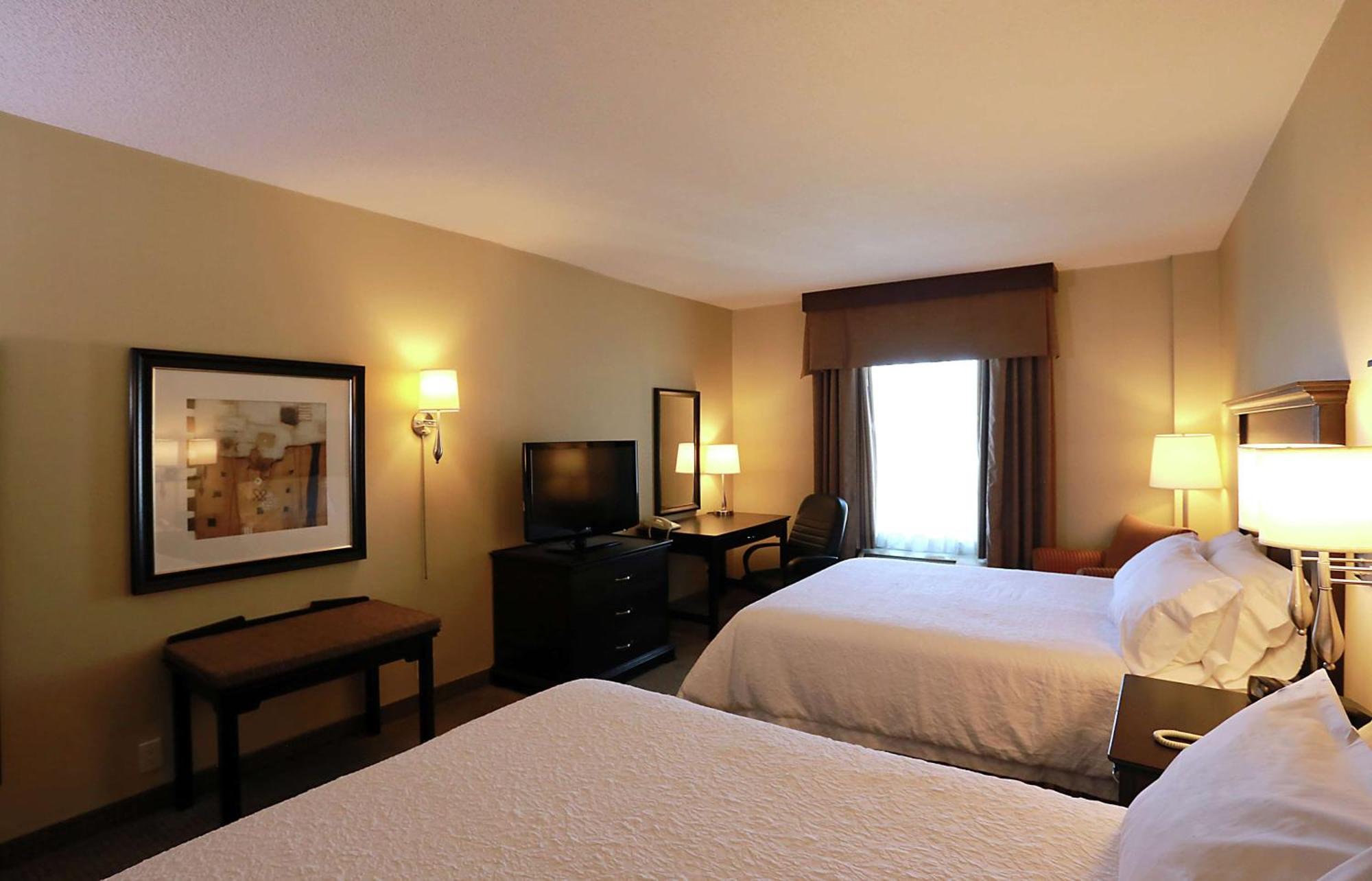 Hampton Inn & Suites Laval Exteriör bild