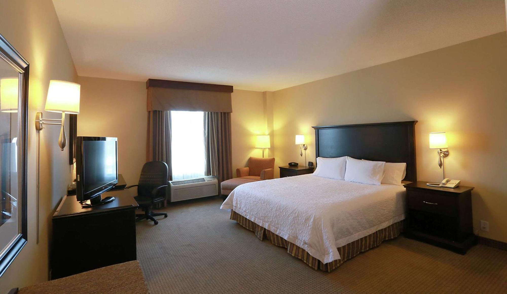 Hampton Inn & Suites Laval Exteriör bild
